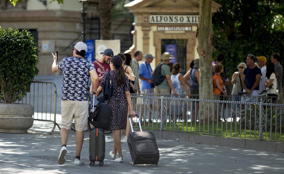 turistas visitan España y el covid-19